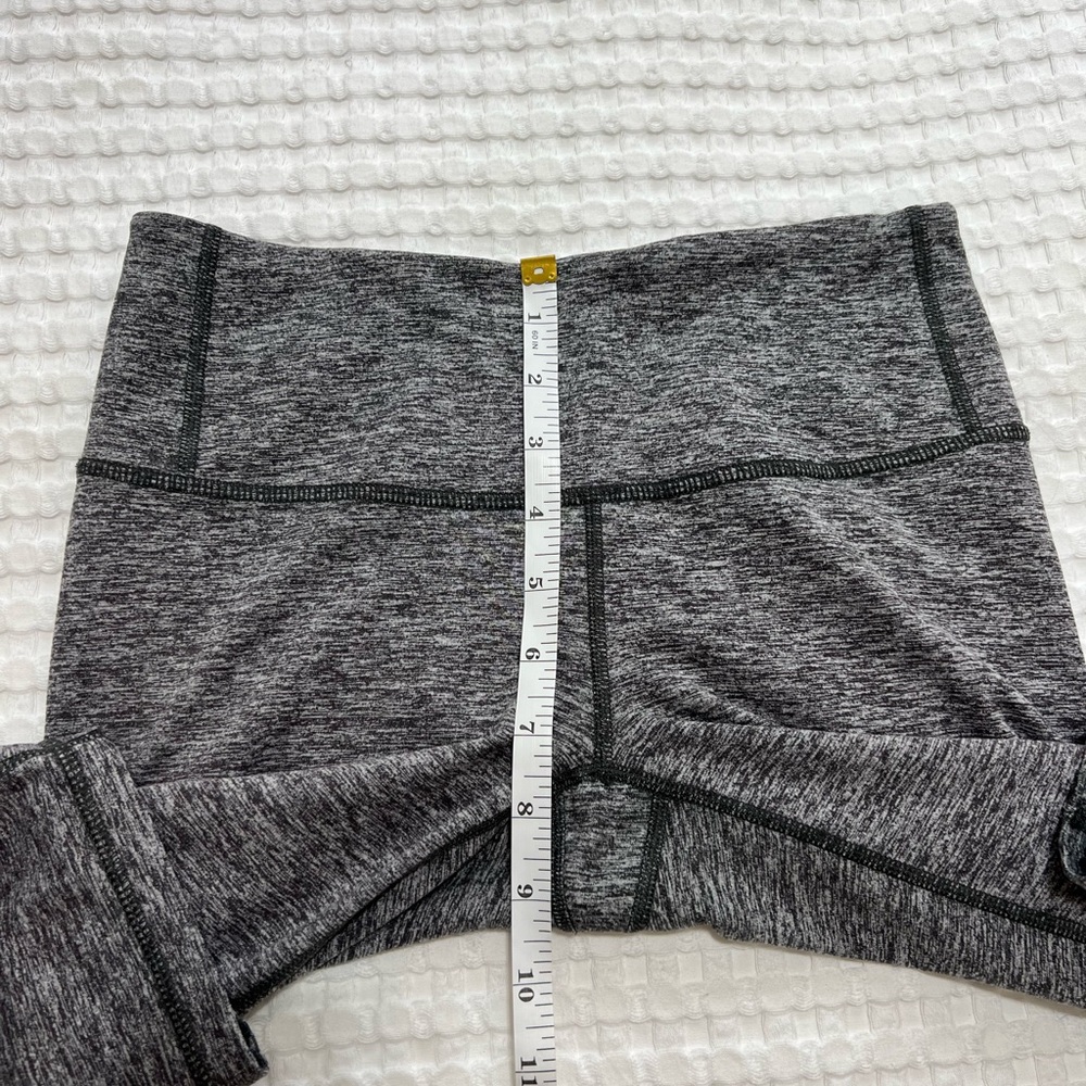 Patagonia Woman’s Heather Grey Centered Yoga Crop Leggings - Picture 9 of 14